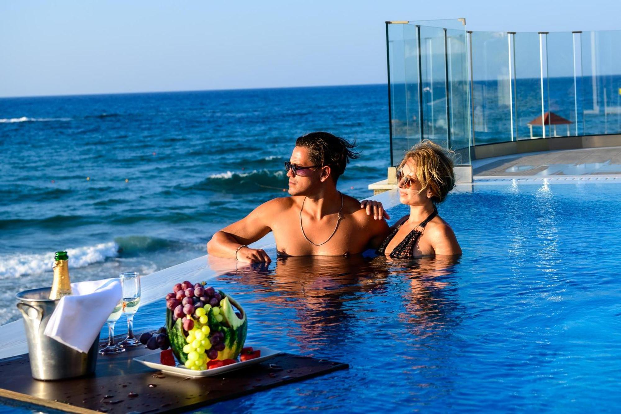 Alexander Beach Hotel & Village Resort Mália Kültér fotó
